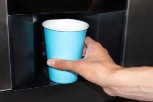 Czy automaty do napojów wymagają konserwacji?